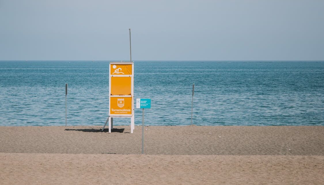 free-photo-of-lifeguard-tower-on-beach