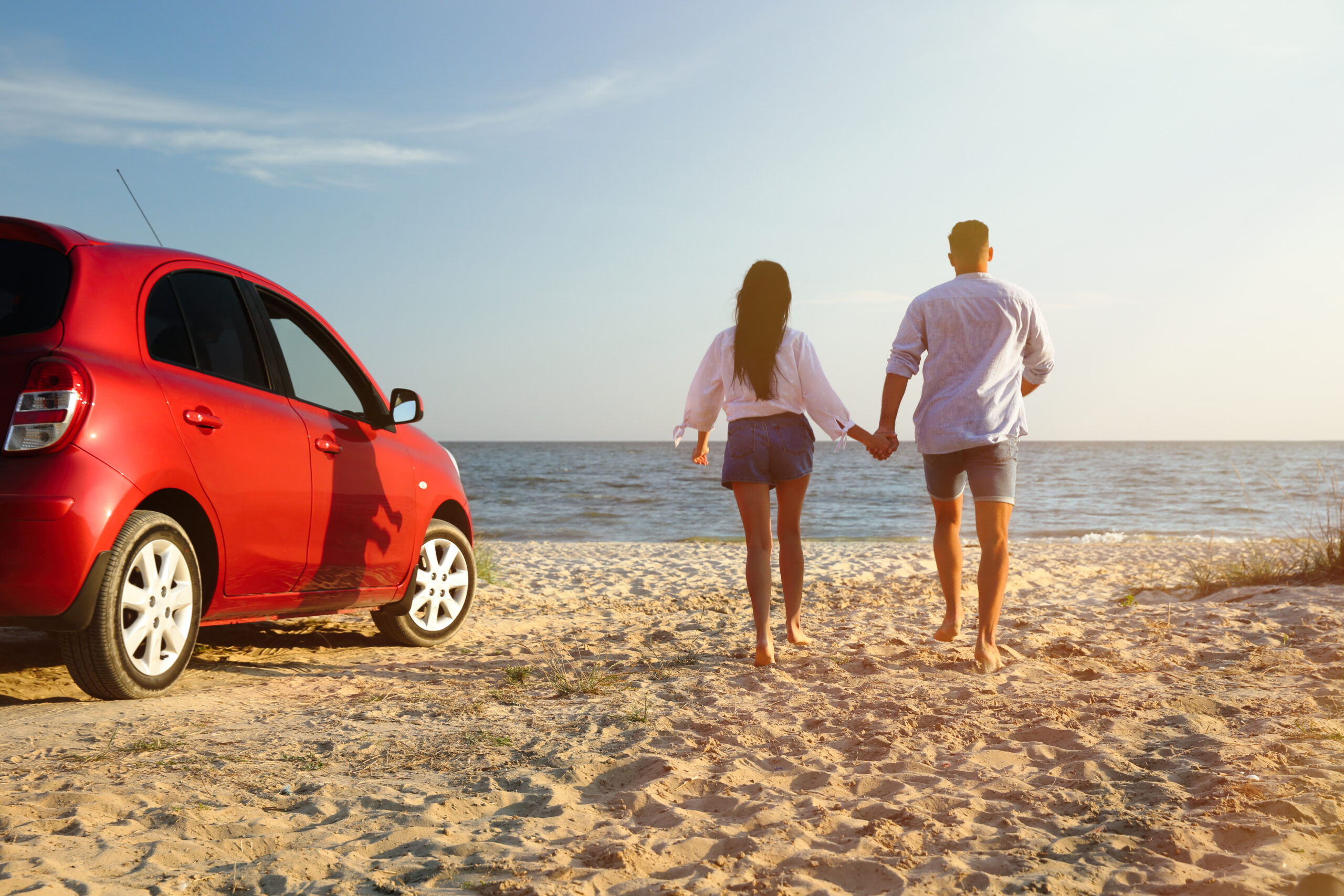 Lovely,Couple,Running,On,Sandy,Beach.,Summer,Trip